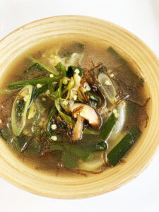 もちきびともずくのとろみスープ