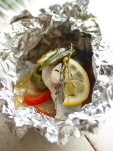 魚のホイル焼き (りんご味噌ソース)